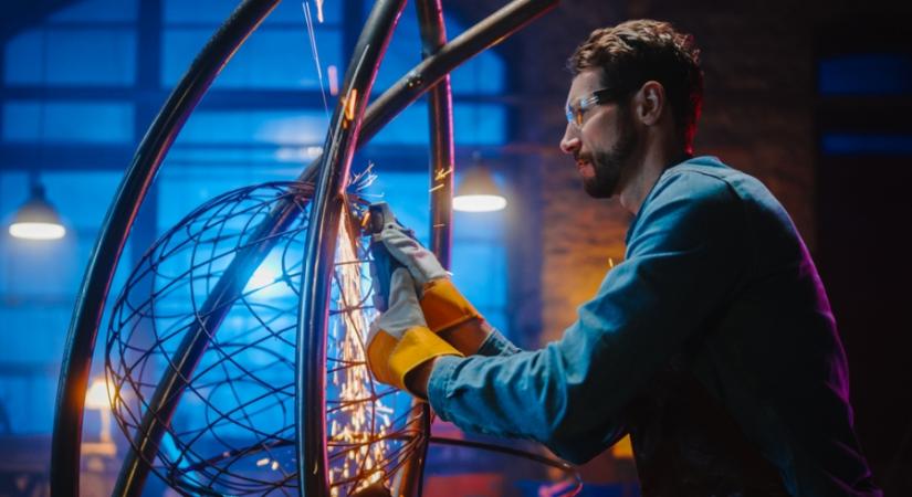 Különleges szobrok fémből: zseniálisak ennek a művésznek az alkotásai, imádni fogod!