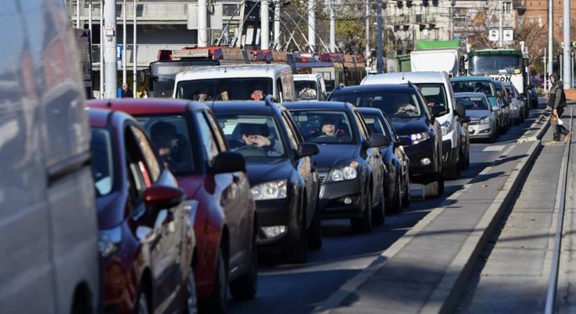 Vigyázz, ha útnak indulsz! Óriási gyűlés miatt órákra lezárják a főváros kulcsfontosságú útjait