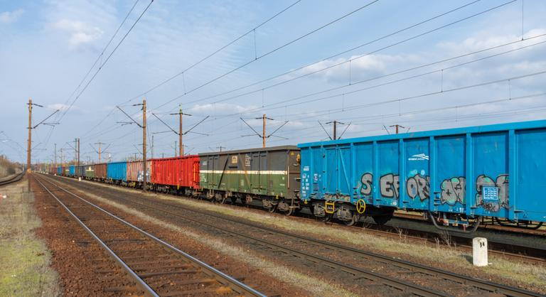 Csaknem kétszáz graffitis rongálás érte a MÁV-járműveket 2025-ben