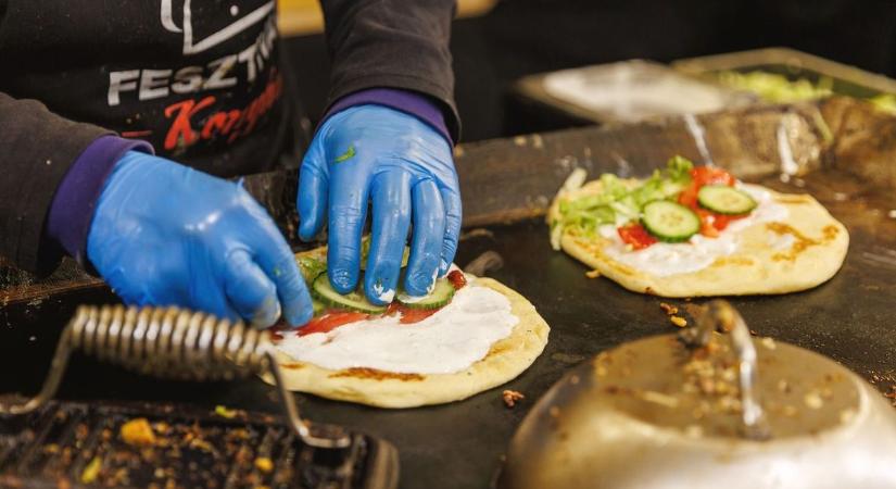 Karácsonyi vásárokon razziázott a hatóság, több millió forintos bírságokat szabtak ki - egészen komoly higiéniai problémák kerültek napvilágra