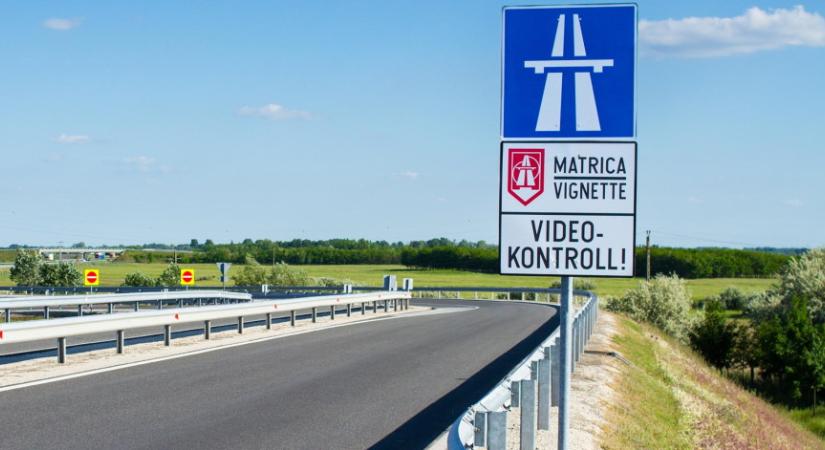 Új autópálya matricát vezettek be, már kapható