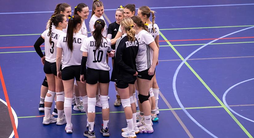 Magabiztos győzelemmel zárták az évet a DEAC női röpisei