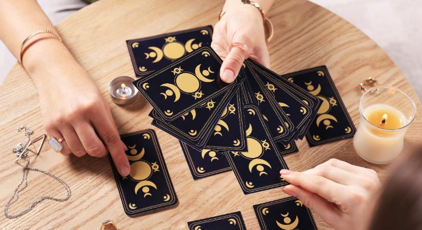 Heti tarot jóslás december 22-28: a hit erejét világítják meg a lapok