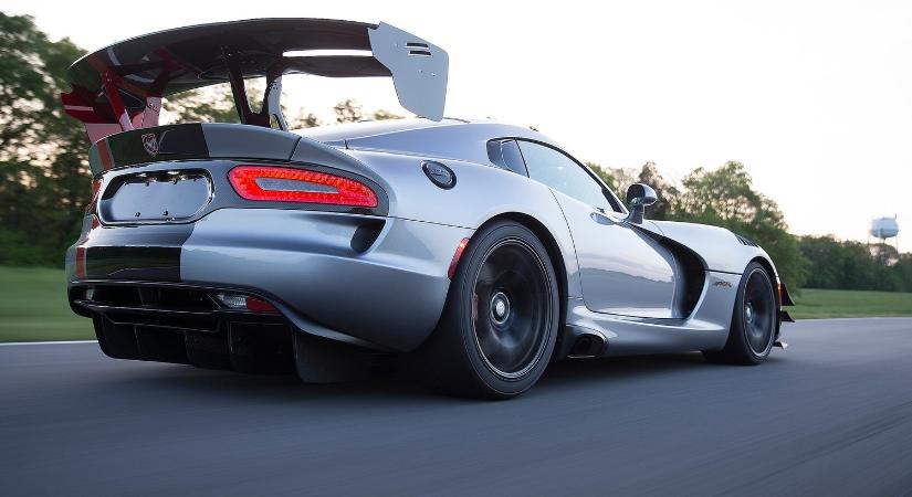 Ezért tűntek el a csillogó, hangos, menő oldalkipufogók