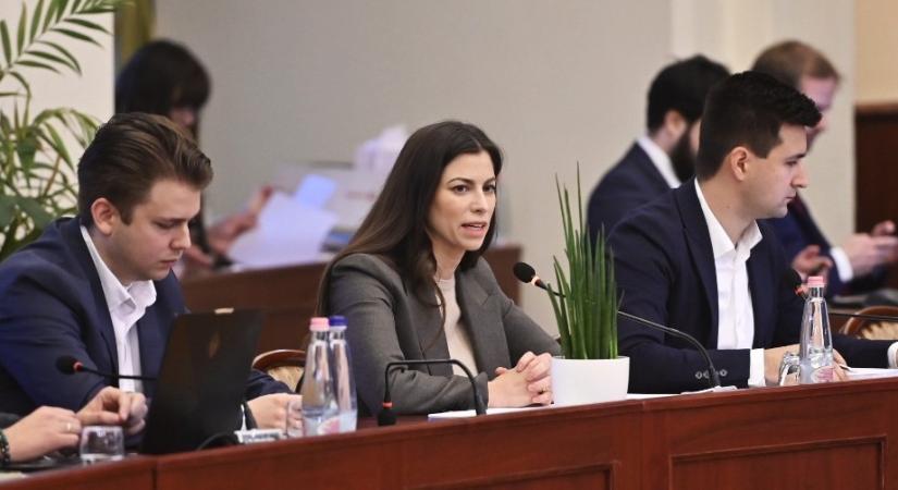 Szentkirályi Alexandra szerint átutalták a fővárosnak járó közel 9 milliárd forintos trolipénzt