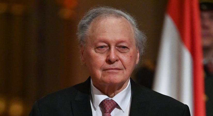 Dr. Anisits Ferenc a szolnokiaknak: értékekkel bővül a város, de közben mindenhol rongálás folyik