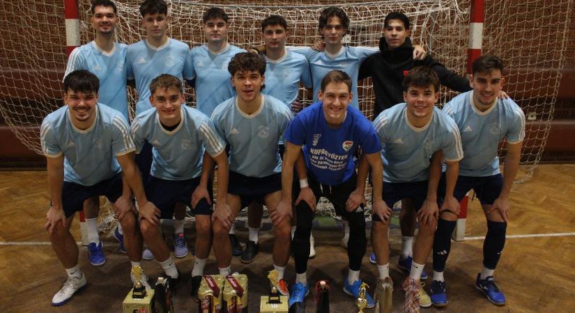 Matyó Karácsonyi Focikupa: az egri házidöntőt a Fagyikat Evők nyerték