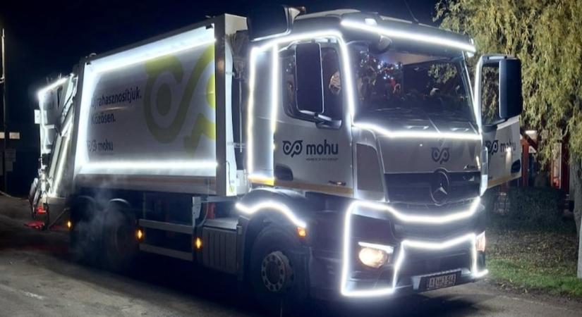 Ma délután érkezik Győrben a kivilágított kukásautó