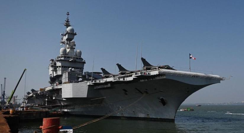 Macron újabb hajmeresztő ötlettel rukkolt elő: hiába van legatyásodva Franciaország, ő anyahajót építene a költségvetési válság árnyékában