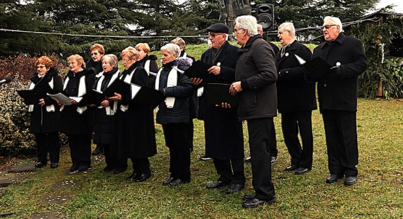 Karácsonyi ünnepség a csácsi betlehemnél (galéria)