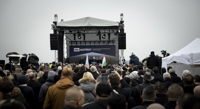Átadták az M4-es autóút új szakaszát