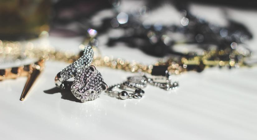 Szárnyal az arany ára: az ezüst még gyorsabban drágul