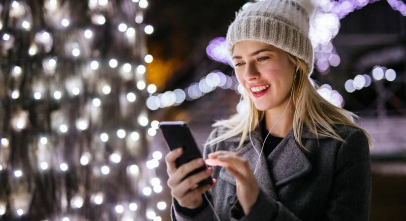 Milliónyi magyarnak jön az SMS: karácsonyi ajándékot kapnak hamarosan