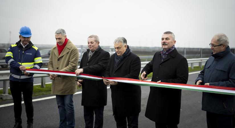 Keletre ment átvágni hétfő délelőtt Orbán Viktor
