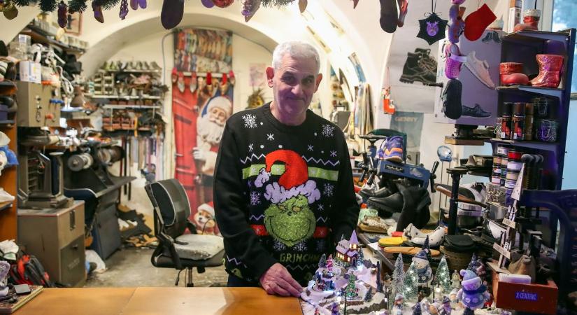 Ilyet még nem láttál! Karácsonyi varázsvilág a pécsi cipészműhelyben – GALÉRIA