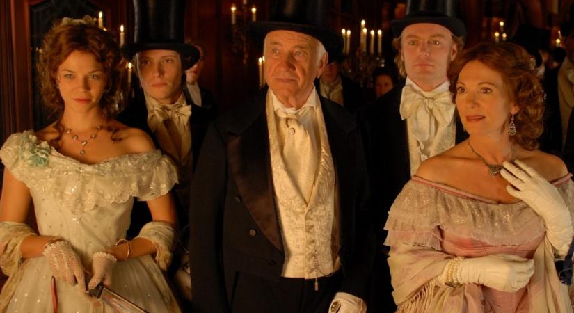 Irodalom, hit és muzsika: gazdag karácsonyi kínálattal várja az M5 nézőit