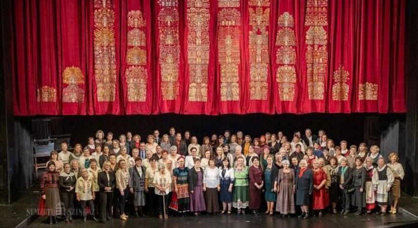 Ilyen függöny a világon nincs több! Mutatjuk