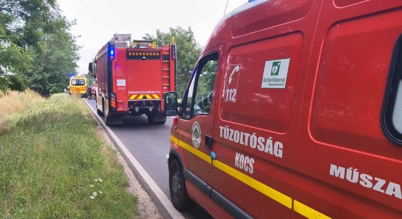 Frontális baleset volt Tata és Kocs között, teljes útzár a mentés idejére