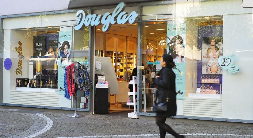 Megtévesztő kedvezmények gyanúja miatt indult vizsgálat a Douglas ellen