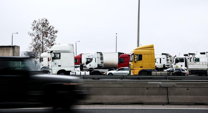 Fotók a Budapestre érkezett kamionokról