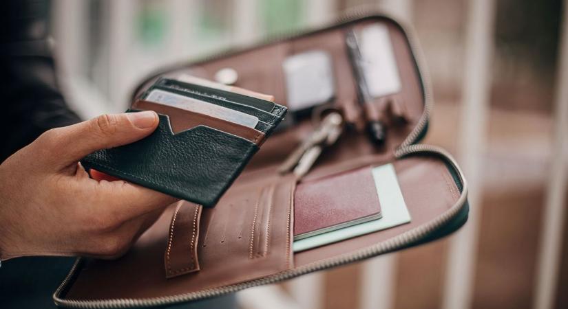 Figyelem! Januártól nekünk kell megőrizni a lejárt igazolványt