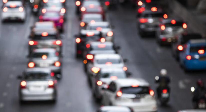 Kamionos tüntetés bénítja az M3-ast, több kilométeres dugó alakult ki