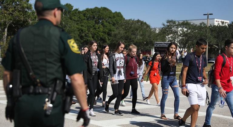 Fegyverrel vetett véget az életének a parklandi iskolai lövöldözés 26 éves túlélője