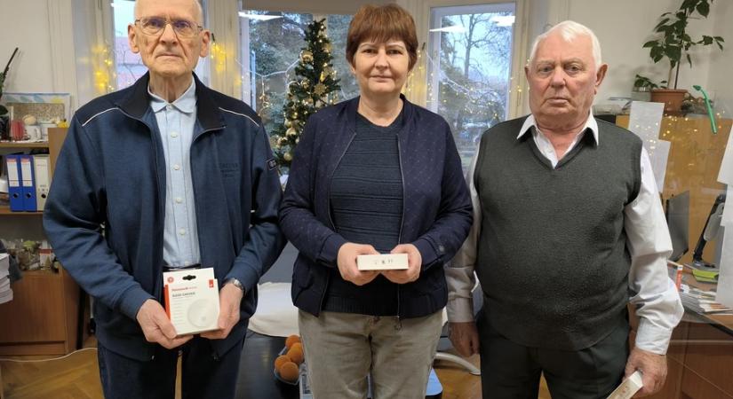 Három győztes is átvette nyereményjátékunk fődíjait