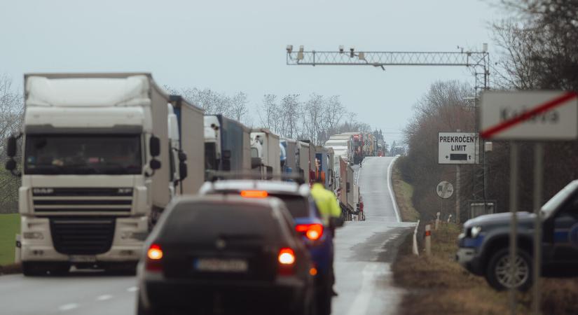 Kamionsorok bénítják a felsőnémeti határ térségét