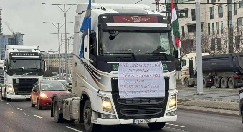 Ellepték a kamionok Budapestet: így néz ki a tüntetés hétfő délután!