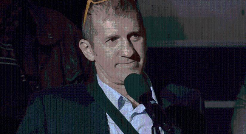 A vártnál könnyebben jutott mikrofonhoz az Orbánéknak kínos kérdéseket feltevő férfi