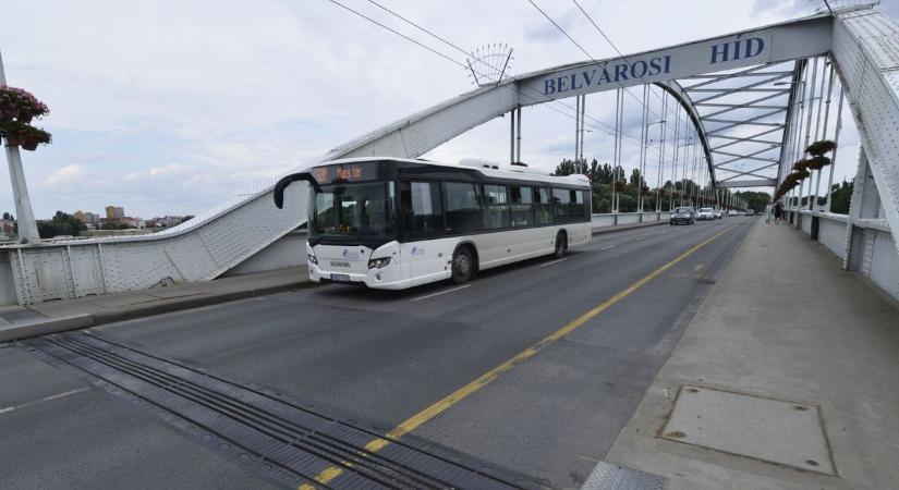 Bizonytalan járású férfihoz hívták a rendőröket a Belvárosi hídnál