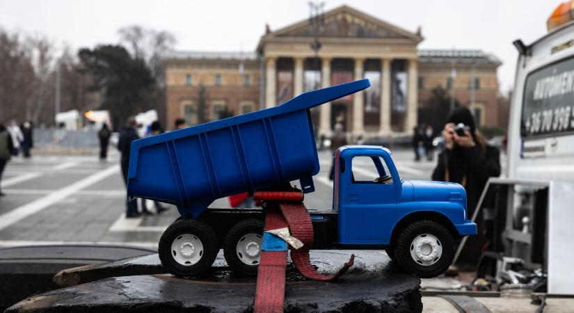 Magyar Péter: A Tisza kiáll a békésen demonstráló fuvarozók mellett