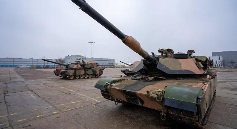 Ausztrália átadta Ukrajnának az Abrams tankok utolsó szállítmányát