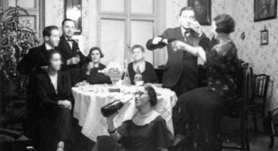 Anyu inkább asztal alá itta magát – A Fortepan legfurcsább ünnepi fotói