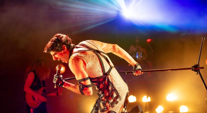 Slágerek, flashbackek, elmaradt mélységek Matusek Attila Szívritmuszavarában