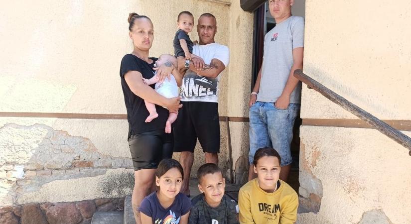 Cseberből vederbe: a töltéstavai nyolcgyermekes család Ózd nyomortelepén tengődik