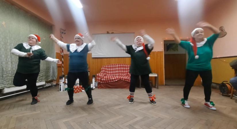 Karácsonyi műsort adtak a Szikáncsi Kultúrkör tagjai