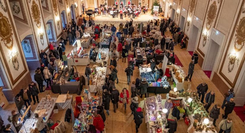Őszinte ámulattal csodálja a világ a kézzel készített kaposvári babákat
