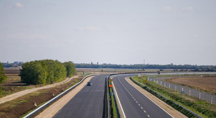 Új szakaszt kapott az M4-es autóút