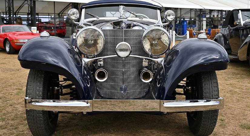 Milliárdokat érő veterán autóflotta porosodott egy svájci garázsban – fotókon a különleges oldtimerek