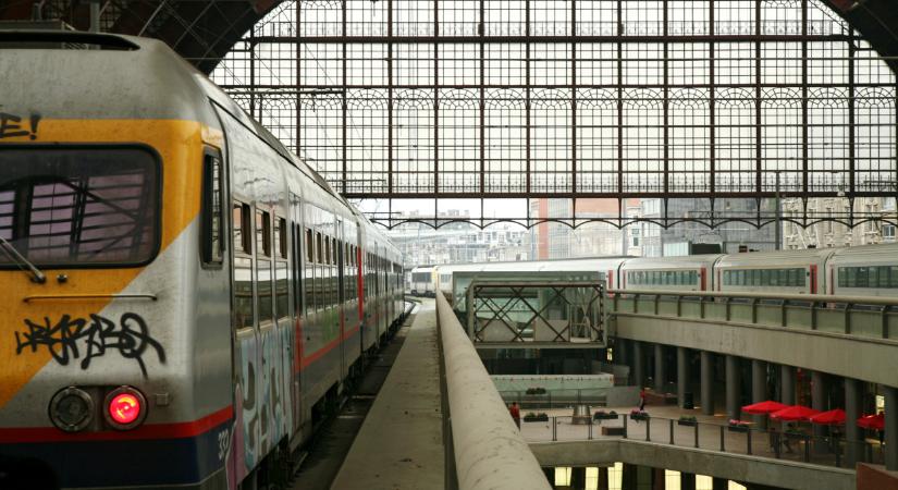 Több százmilliós károkat okoztak a MÁV-nak, sok vonat késett is emiatt: megnevezte a társaság a felelősöket, súlyos bírságot kapnak