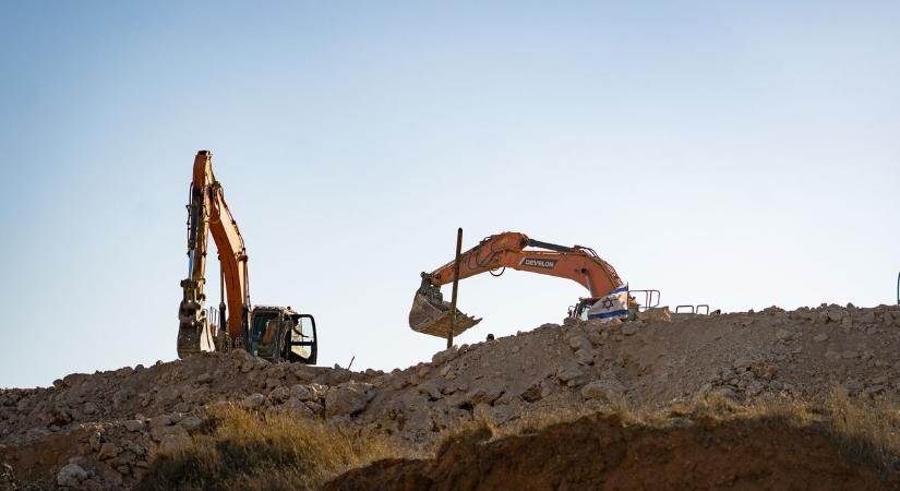 Megváltoztak az építésügyi szabályok, hatalmas bírságokat kaphatnak az ingatlantulajdonosok