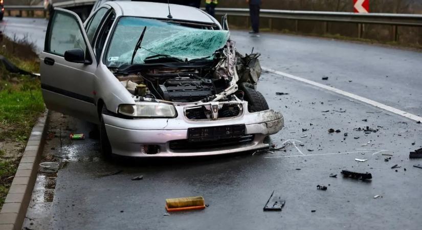 Hármas karambol a Maconkai-tónál, képeken a baleset
