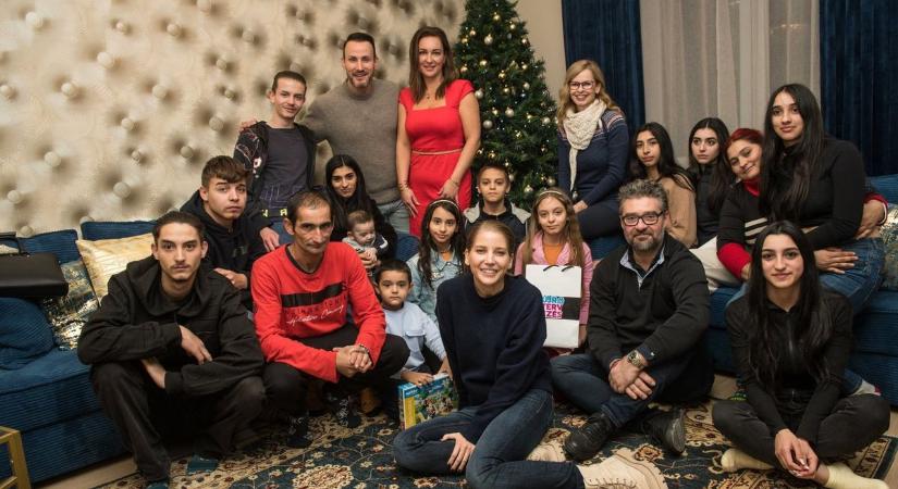 Kulcs a kézben, könnyek a szemekben – új élet kezdődött a bácsalmási család számára