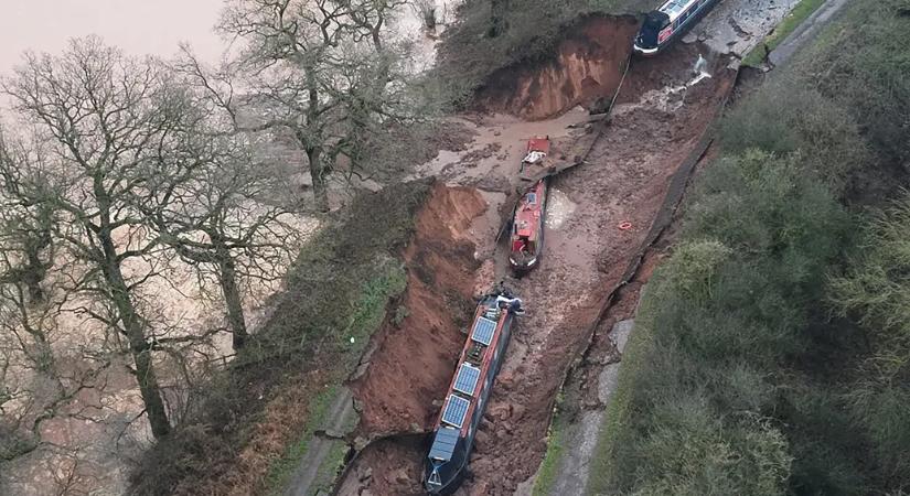 Arra ébredtek a lakóhajókon, hogy hirtelen elfogyott alóluk a víz