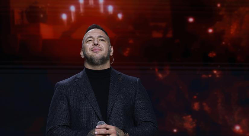 „Sofőrrel jöttem és józanul”: Curtis kimondta, Orbán Viktor pedig megosztotta