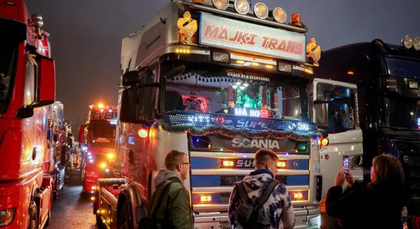 Ezzel indokolta a rendőrség, hogy miért csak 50 kamiont engedett be a Hősök terére