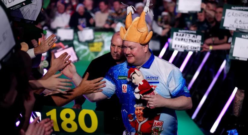 Kiesett a kenyai közönségkedvenc, Evans nagy meccset nyert meg Wade ellen a darts-vb-n
