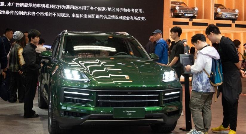 Moszkvában nem indulnak a Porschék, Pekingben meg tölteni nem lehet őket